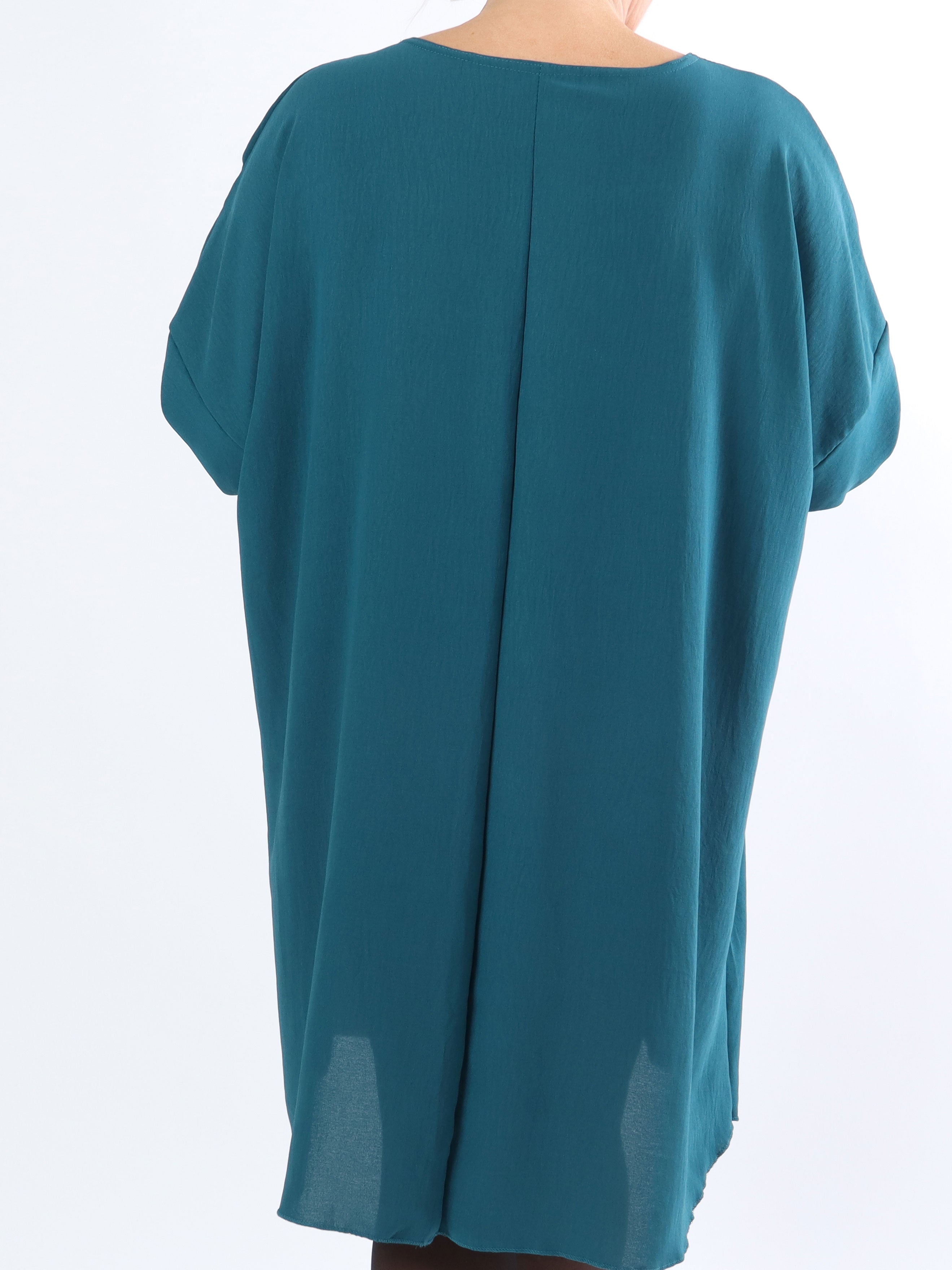 Nella - Cool plussize klänning med guldfärgad skrift